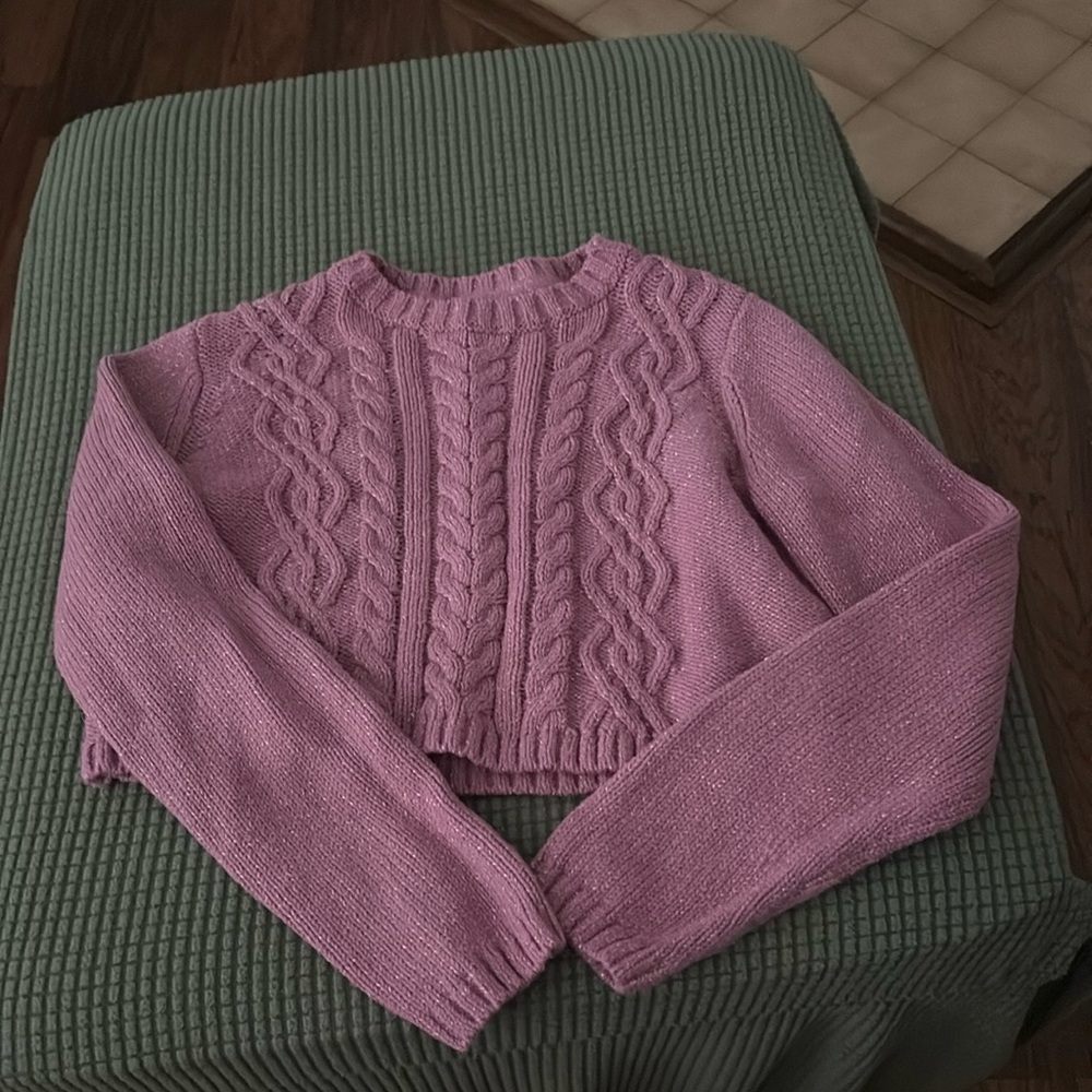 Girl medium cable knit cropped sweater. Perfect for fall and winter!
